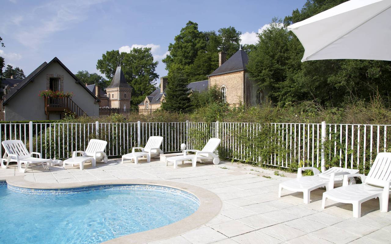 Hotel with pool near Orléans France